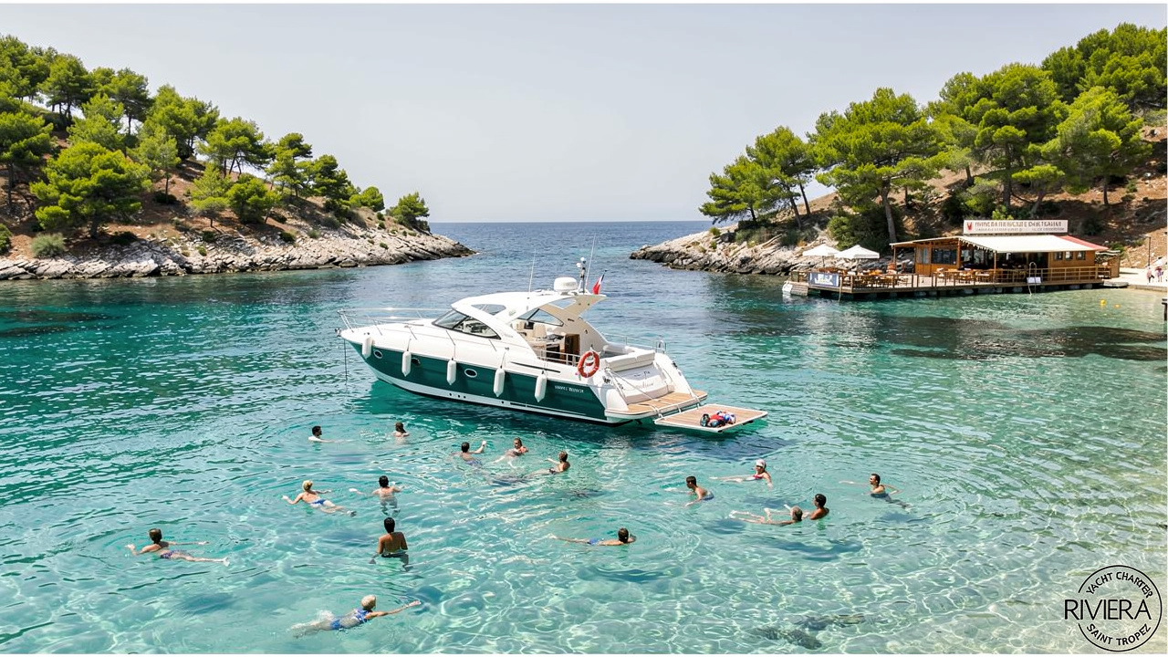 Yacht anchored near the Îles de Lérins for swimming